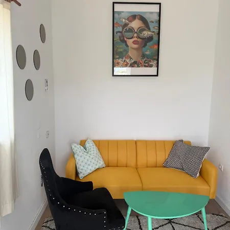 A Self Catering Guest In Lagoa Apartman Bicas